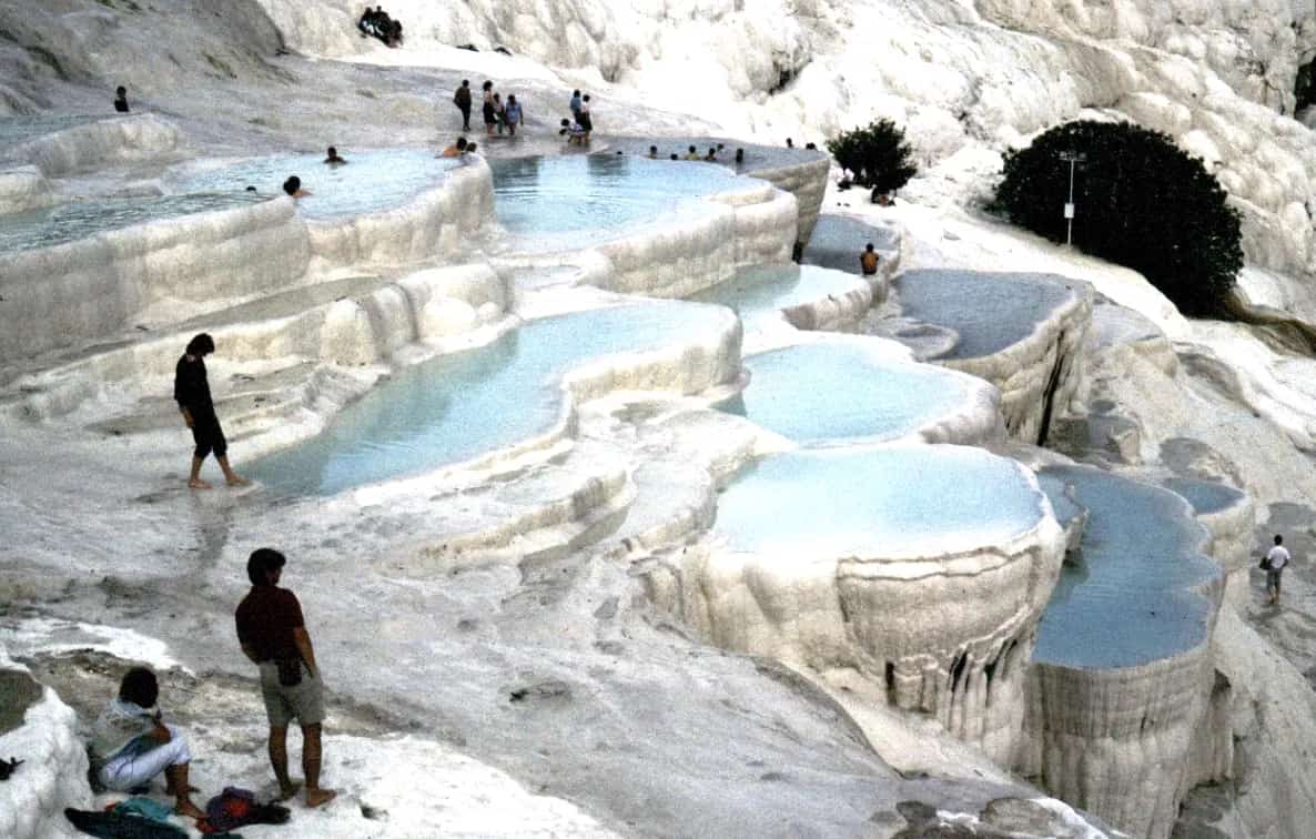 Terrazas de travertino de Pamukkale para un viaje desde Kusadasi